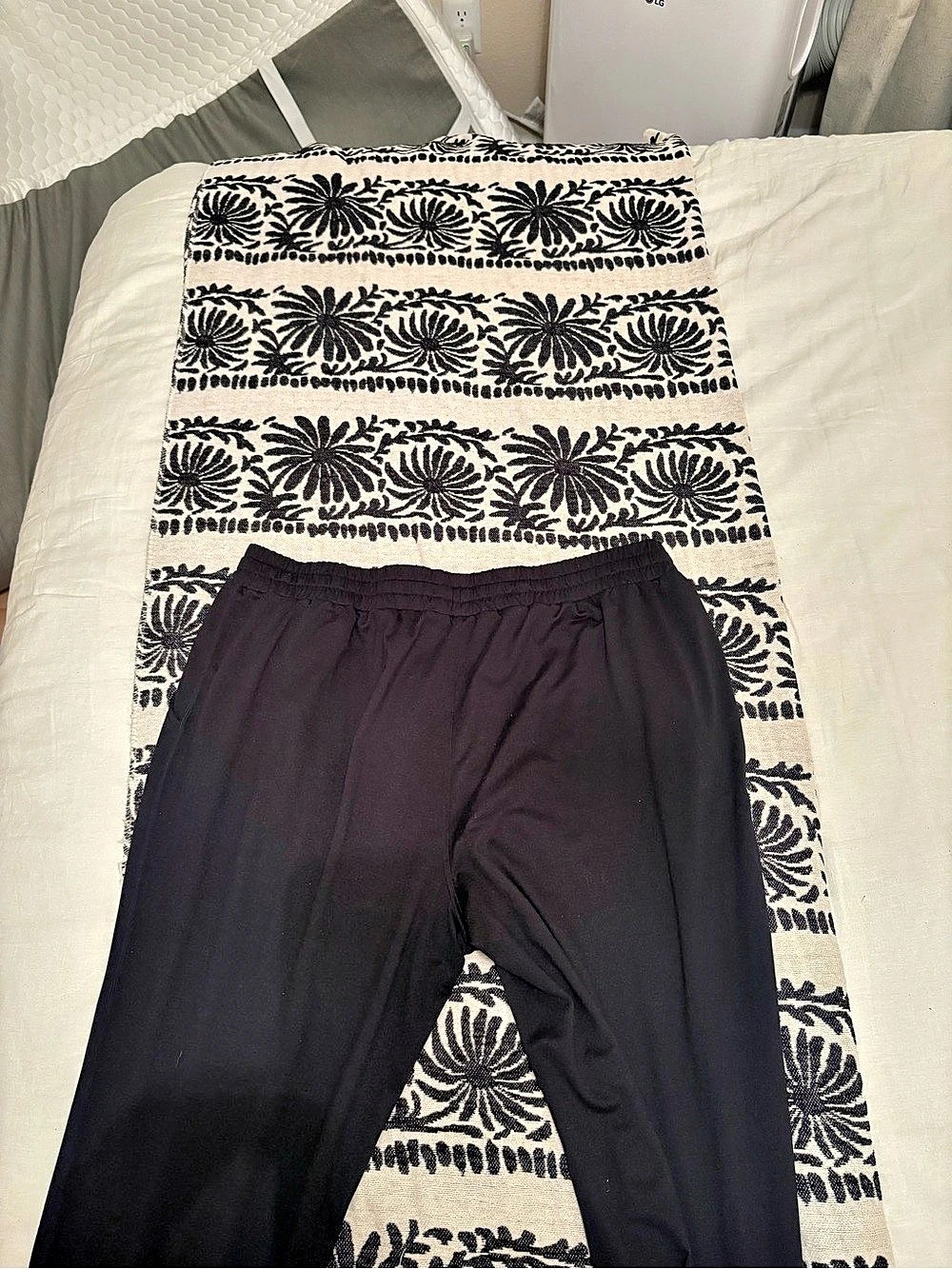 Quince Flowknit Mid-Rise Joggers Black Size XL - Picture 3 of 6